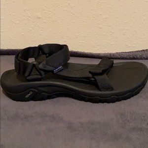 Black women teva hurricane XLT USA size 7 brandnew